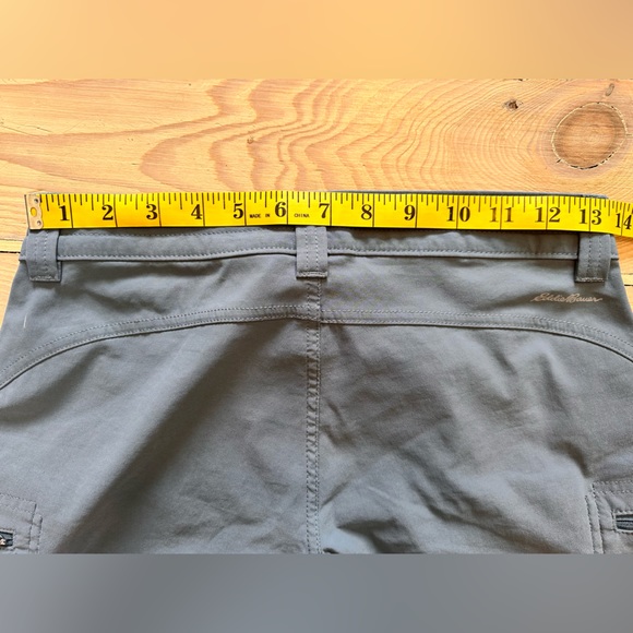 Eddie Bauer women’s US 0 FirstAscent Grey cargo shorts 7” - Picture 3 of 7